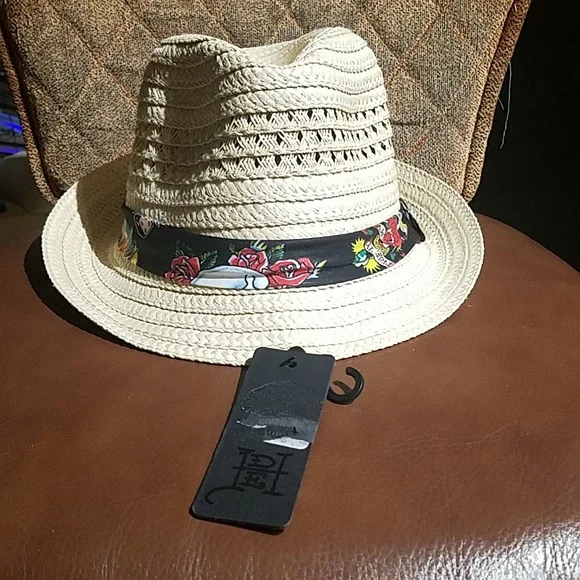 Ed Hardy Cream Bucket Hat with Embroidered Skull and Flowers NEW Ed Hardy Bucket Hat One Size NWT Ivory Sherpa Signature  main image 4